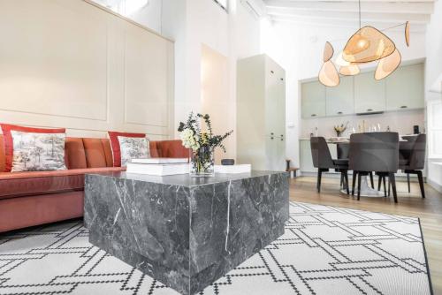 Penthouse with private rooftop in the heart of Malaga by REMS, Málaga