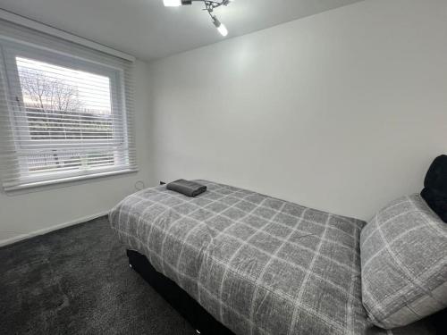 Lovely 3 Bed Home In Glasgow with FREE Parking