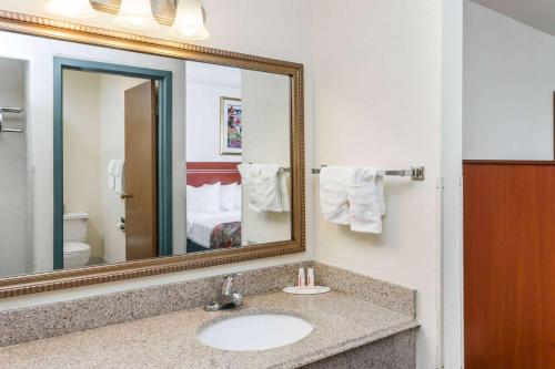 Baymont by Wyndham Decatur - image 12