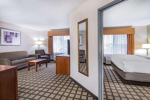Baymont by Wyndham Gurnee - image 10
