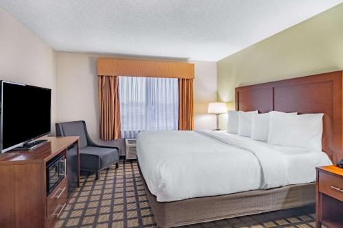 Baymont by Wyndham Gurnee - image 7