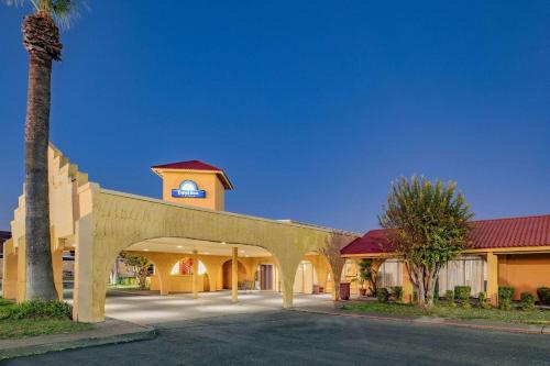 Days Inn by Wyndham Del Rio