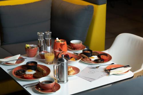 Richmond Place Apartments - image 2