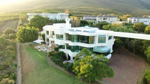 Erinvale Luxury Villa - Tap to explore photos