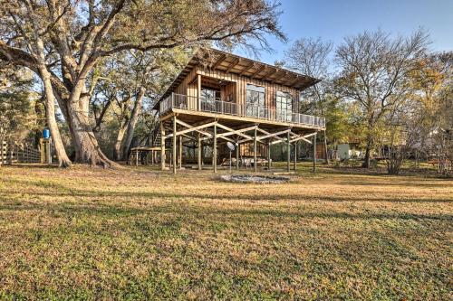 . Renovated Fort White Retreat with River Access!