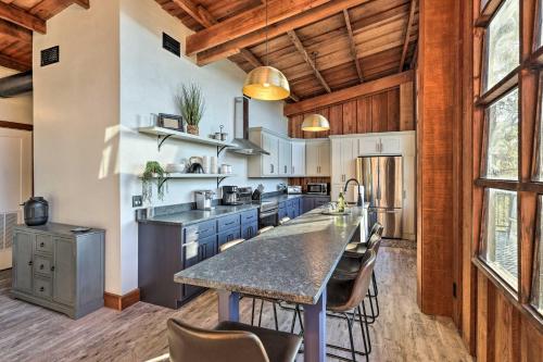 Fort White Retreat: Deck & River Access! in Fort White