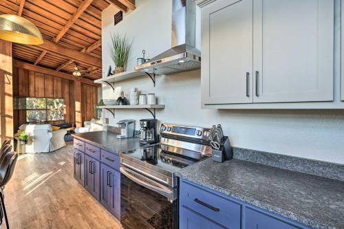 Fort White Retreat: Deck & River Access! in Fort White