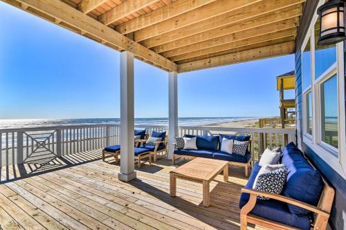 Deck & Ocean Views: Beachfront Home in Freeport in San Luis Island (TX)