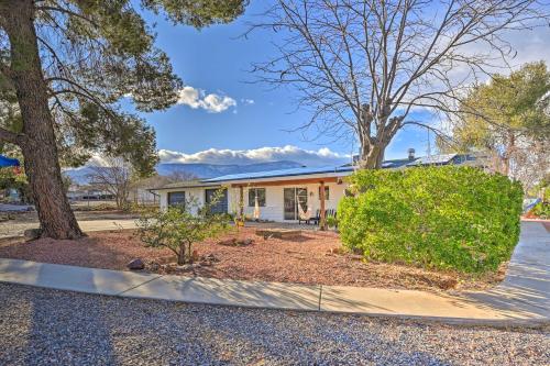Pet-Friendly Gem w/ Treehouse: 20 Mi to Sedona