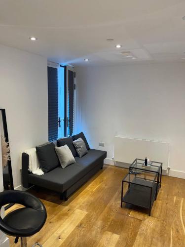 Snug and cosy 2 bed apartment with Free Parking - Croydon