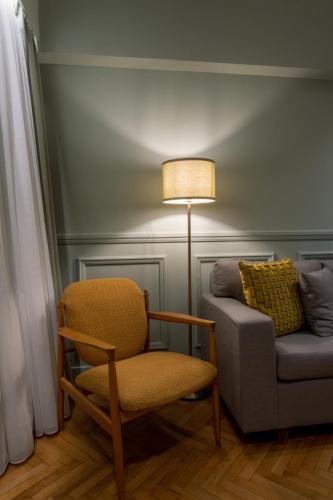 Green One-Bedroom Suite image 2