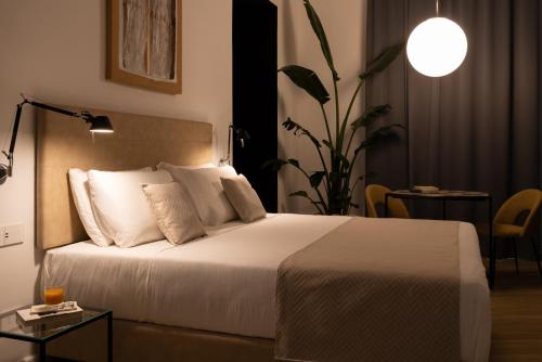 King Suite with Spa Bath image 1