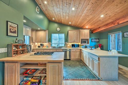 Pet-Friendly San Diego Home 5 Mi to Pacific Beach in San Diego, USA