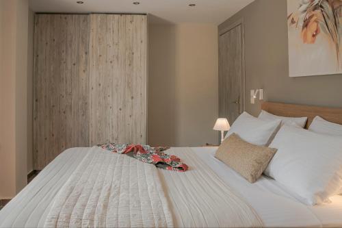 Two-Bedroom Apartment with Balcony and Sea View image 4