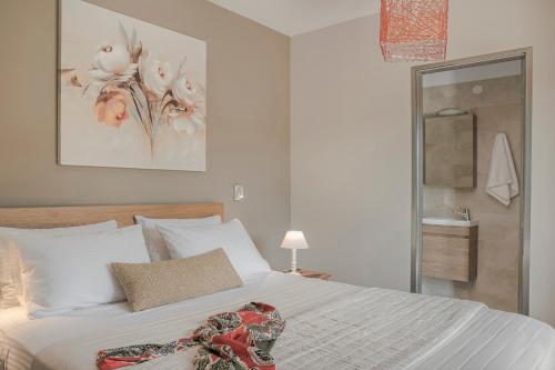 Two-Bedroom Apartment with Balcony and Sea View image 7