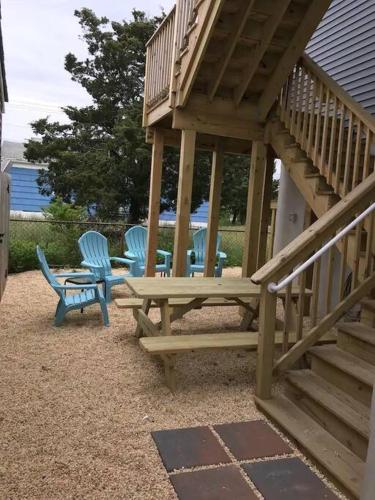 The Salt Life- Entire Home 8 Bdrm 3bath & GameRoom - image 13