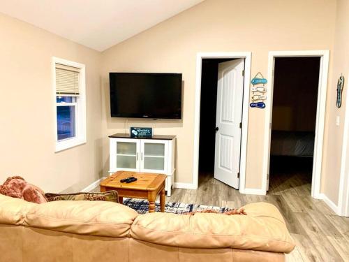 The Salt Life- Entire Home 8 Bdrm 3bath & GameRoom