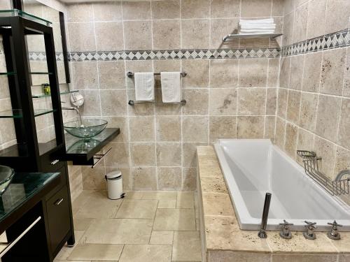 3 bedrooms, 4 beds