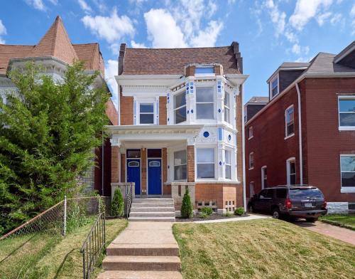 A szálláshely kívülről, St Louis 2BD 2BA, Forest park, BJ Hospital, Science Center, eats near St. Louis Bazilika Katedrális