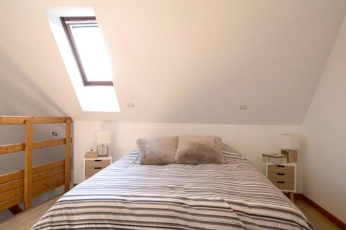One-Bedroom Apartment image 9