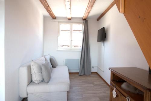 One-Bedroom Apartment image 3