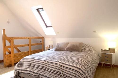 One-Bedroom Apartment image 2