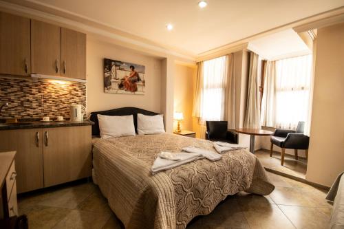 Double Room with Sea View image 10