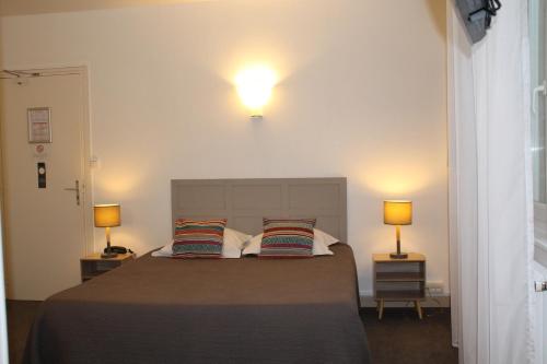 1 double bed, 1 twin bed