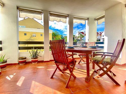 บริการและสิ่งอำนวยความสะดวก, Port View - Puerto Blanco in ปวยร์โต เด เอสเตโปนา