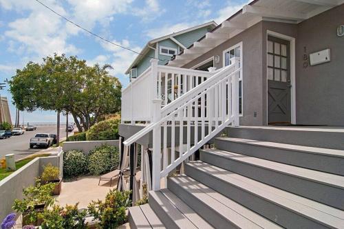 Walk to Beach, Patio with Ocean View, AC in Carlsbad, USA
