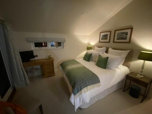 Gower Villa Luxury Cottage, 2 bedroom en-suite with Hot Tub