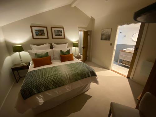 Gower Villa Luxury Cottage, 2 bedroom en-suite with Hot Tub