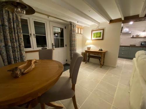 Gower Villa Luxury Cottage, 2 bedroom en-suite with Hot Tub