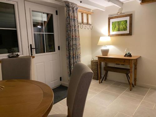 Gower Villa Luxury Cottage, 2 bedroom en-suite with Hot Tub