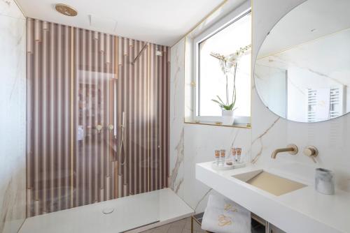 Junior Suite with Sea View image 7