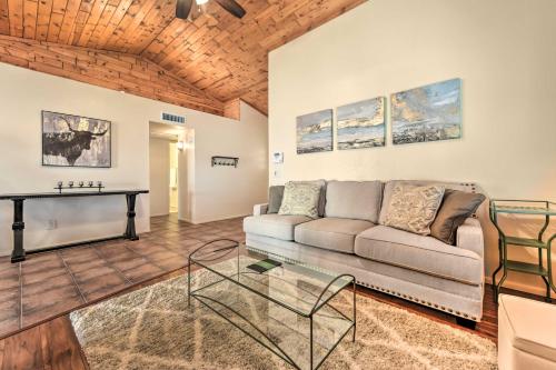 Family Home with Fire Pit Walk to Golf Course and Park - image 18