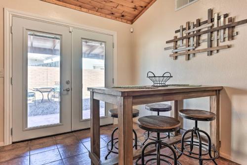 Family Home with Fire Pit Walk to Golf Course and Park - image 38