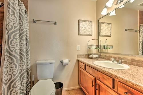 Family Home with Fire Pit Walk to Golf Course and Park - image 26