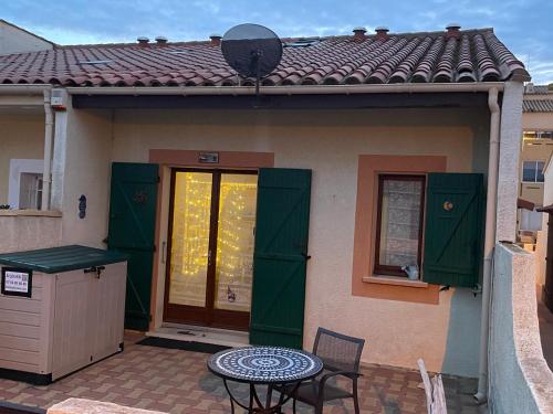Ferienhaus in résidence naturiste direkt am Strand, Leucate (fotografie 3)