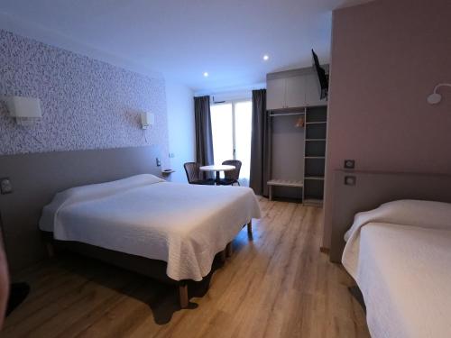 1 king bed, 1 twin bed