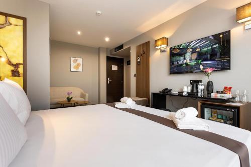 Deluxe Double or Twin Room