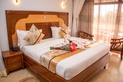 Standard Queen Room image 5