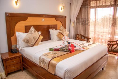 Standard Queen Room image 6