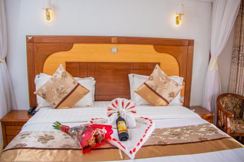 Standard Queen Room image 8