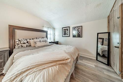 Cottage in the Falls, 2 b, 2 bath, fireplace in Cuyahoga Falls, USA