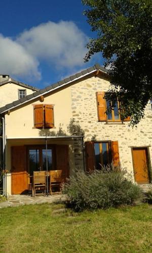 Grange en pierres. Grand jardin et belle vue in Saurat