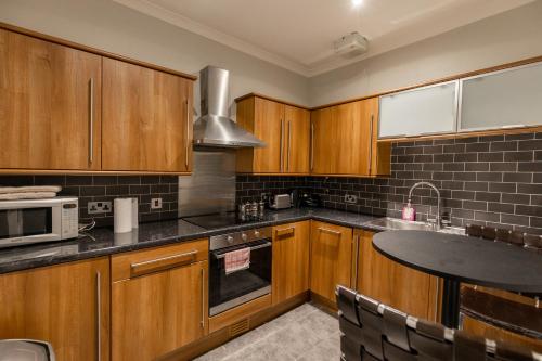 Two Bedroom Apartment Within Walking Distance To City Centre - Edimburgo