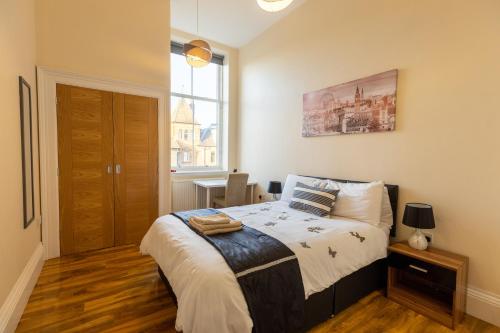 New 2 bed apartment with stunning views of Arthur Seat Mountain 2
