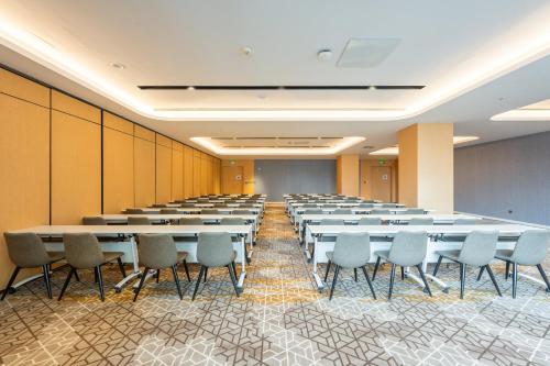 415134031 Holiday Inn Express Xinji City Center by IHG