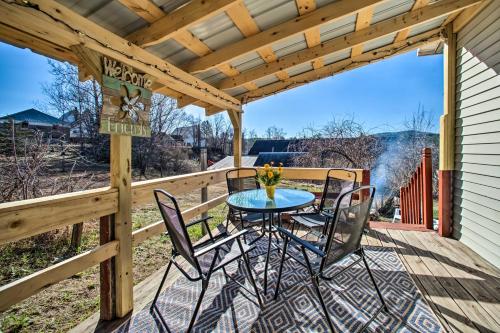 North Creek Cottage in the Adirondacks with Fire Pit